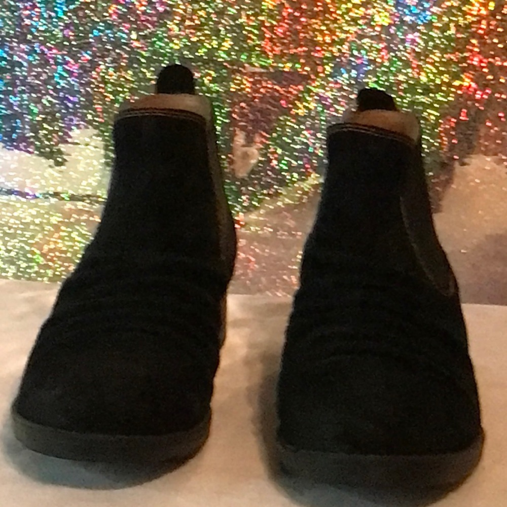 Black suede Montana ankle boots